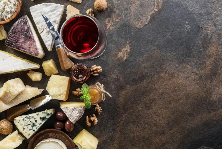 ¿Qué-Tipo-de-Vino-Combina-Mejor-con-Quesos-Españoles