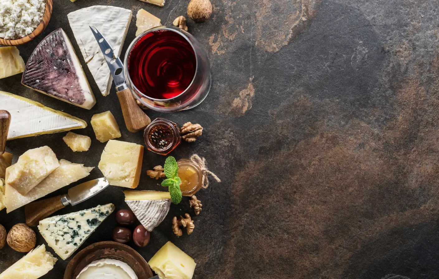 ¿Qué-Tipo-de-Vino-Combina-Mejor-con-Quesos-Españoles